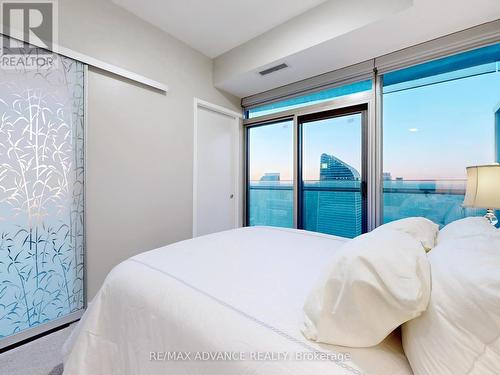 6008 - 14 York Street, Toronto, ON - Indoor Photo Showing Bedroom