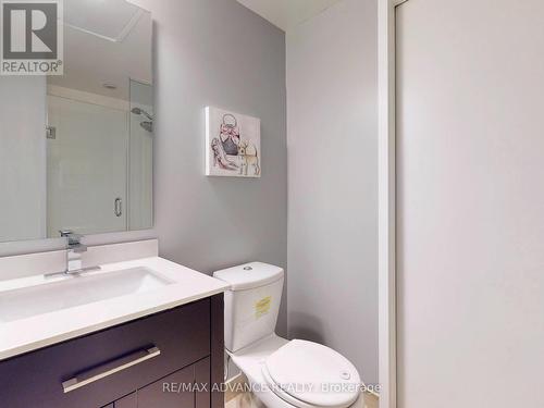 6008 - 14 York Street, Toronto, ON - Indoor Photo Showing Bathroom