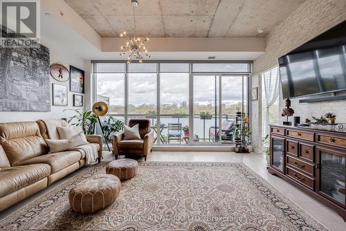 609 - 630 Kingston Road, Toronto, ON - Indoor Photo Showing Living Room