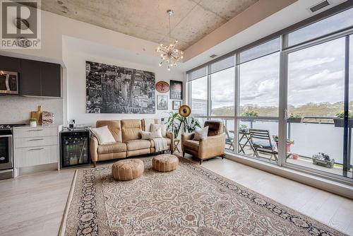 609 - 630 Kingston Road, Toronto, ON - Indoor Photo Showing Living Room