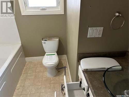 62 Wilkin Street, Fillmore, SK - Indoor Photo Showing Bathroom