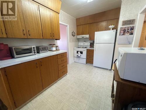 217 Maple Street, Maple Creek, SK - Indoor Photo Showing Kitchen