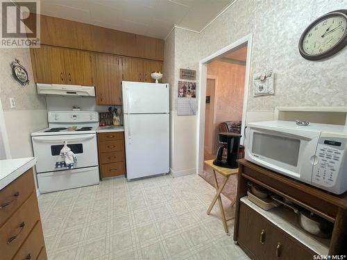 217 Maple Street, Maple Creek, SK - Indoor Photo Showing Kitchen