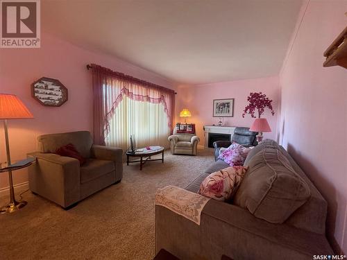 217 Maple Street, Maple Creek, SK - Indoor Photo Showing Living Room