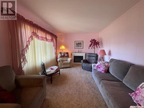 217 Maple Street, Maple Creek, SK - Indoor Photo Showing Living Room