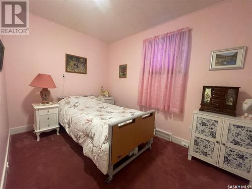 217 Maple Street, Maple Creek, SK - Indoor Photo Showing Bedroom