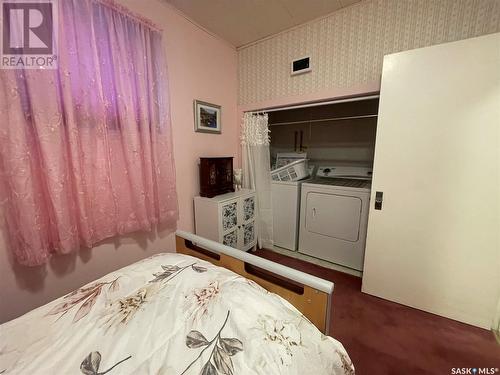 217 Maple Street, Maple Creek, SK - Indoor Photo Showing Laundry Room