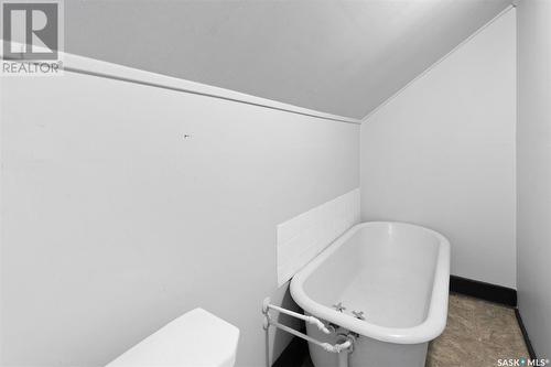 221 Taylor Street W, Saskatoon, SK - Indoor Photo Showing Bathroom