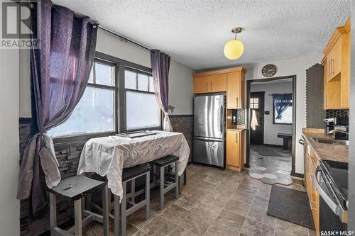 221 Taylor Street W, Saskatoon, SK - Indoor Photo Showing Kitchen