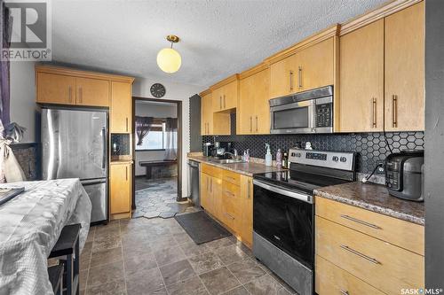 221 Taylor Street W, Saskatoon, SK - Indoor Photo Showing Kitchen