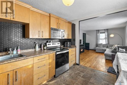 221 Taylor Street W, Saskatoon, SK - Indoor Photo Showing Kitchen