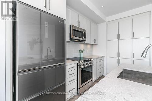 G17 - 375 Sea Ray Avenue, Innisfil, ON - Indoor Photo Showing Kitchen With Upgraded Kitchen