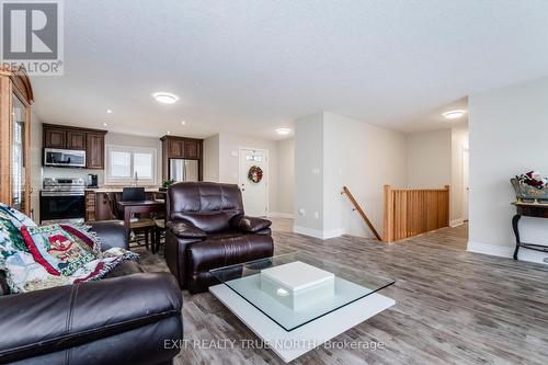 11 Charlie Rawson Boulevard, Tay, ON - Indoor Photo Showing Living Room