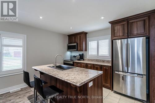 11 Charlie Rawson Boulevard, Tay, ON - Indoor Photo Showing Kitchen