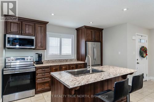 11 Charlie Rawson Boulevard, Tay, ON - Indoor Photo Showing Kitchen