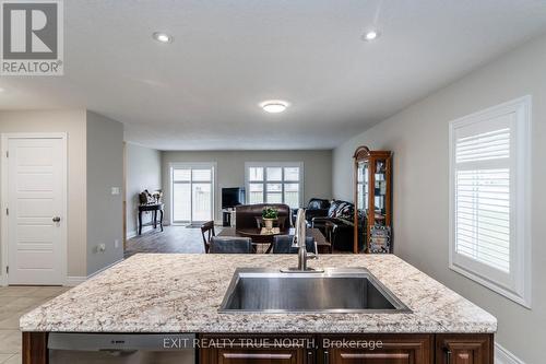 11 Charlie Rawson Boulevard, Tay, ON - Indoor Photo Showing Kitchen