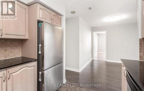 2111 - 4090 Living Arts Drive, Mississauga, ON - Indoor Photo Showing Kitchen