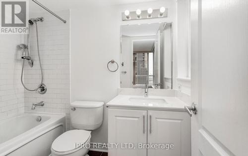 2111 - 4090 Living Arts Drive, Mississauga, ON - Indoor Photo Showing Bathroom