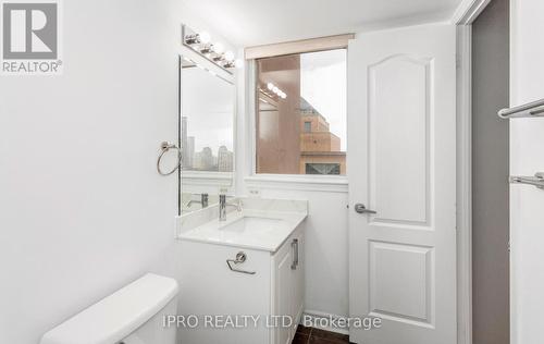 2111 - 4090 Living Arts Drive, Mississauga, ON - Indoor Photo Showing Bathroom