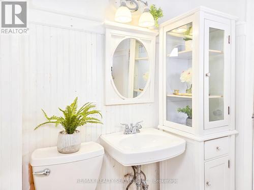 36 Seventh Street, Toronto, ON - Indoor Photo Showing Bathroom