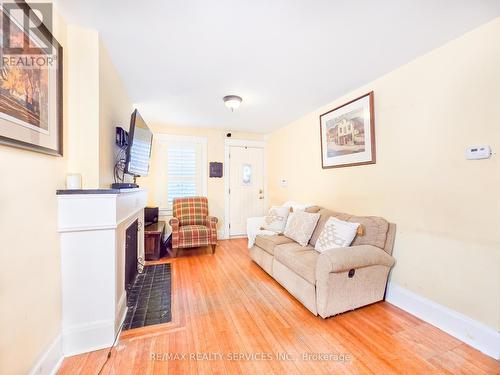 36 Seventh Street, Toronto, ON - Indoor Photo Showing Living Room