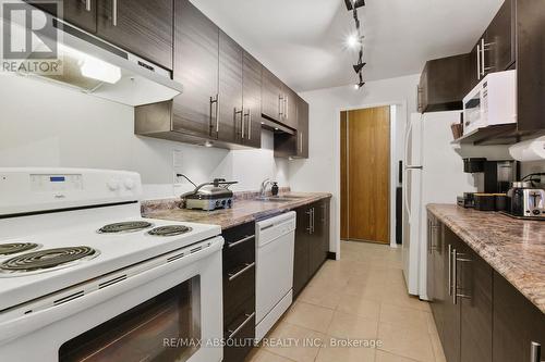 1805 - 1025 Richmond Road, Ottawa, ON - Indoor Photo Showing Kitchen