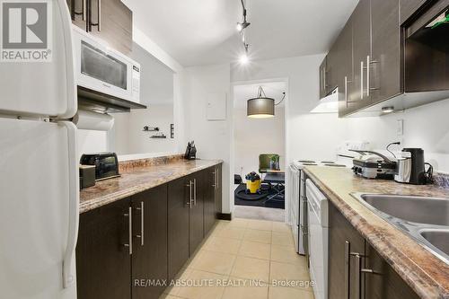 1805 - 1025 Richmond Road, Ottawa, ON - Indoor Photo Showing Kitchen