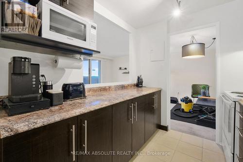 1805 - 1025 Richmond Road, Ottawa, ON - Indoor Photo Showing Kitchen