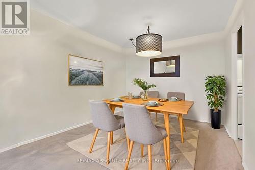 1805 - 1025 Richmond Road, Ottawa, ON - Indoor Photo Showing Dining Room