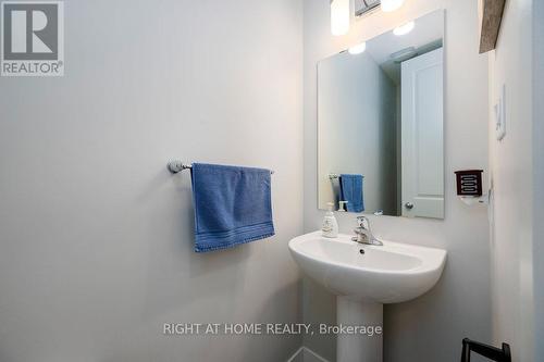 159 Boulonnais Grove, Ottawa, ON - Indoor Photo Showing Bathroom