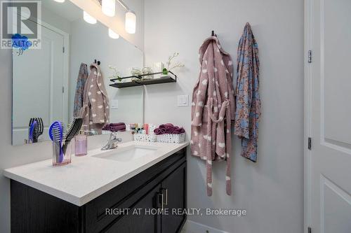 159 Boulonnais Grove, Ottawa, ON - Indoor Photo Showing Bathroom