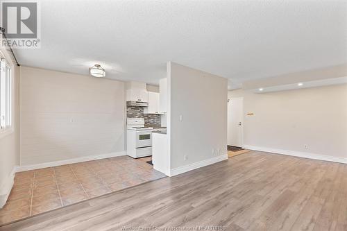 120 Pickering Unit# 507, Amherstburg, ON - Indoor Photo Showing Kitchen