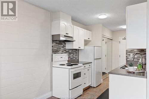 120 Pickering Unit# 507, Amherstburg, ON - Indoor Photo Showing Kitchen