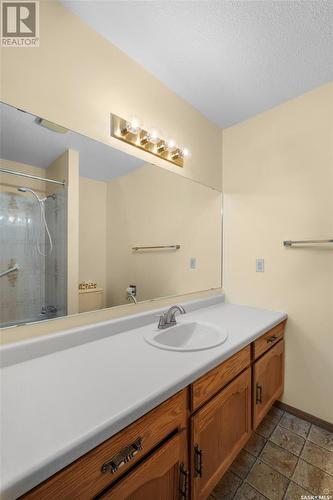 301 255 7Th Street E, Prince Albert, SK - Indoor Photo Showing Bathroom