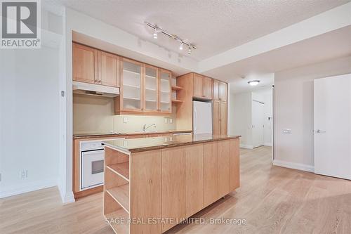 906 - 20 Scrivener Square, Toronto, ON - Indoor Photo Showing Kitchen