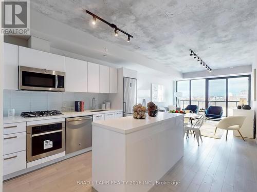 1209 - 608 Richmond Street W, Toronto, ON - Indoor Photo Showing Kitchen