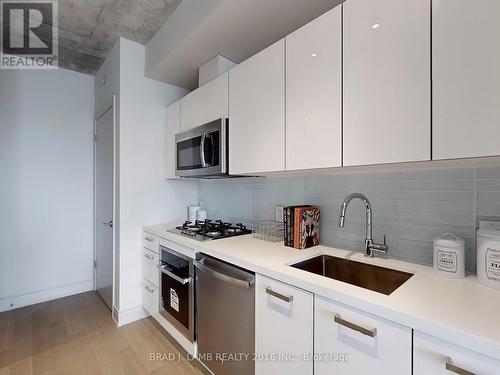 1209 - 608 Richmond Street W, Toronto, ON - Indoor Photo Showing Kitchen With Upgraded Kitchen