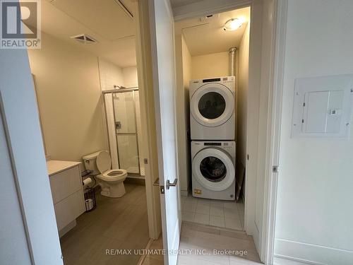 2801 - 330 Richmond Street, Toronto, ON - Indoor Photo Showing Laundry Room