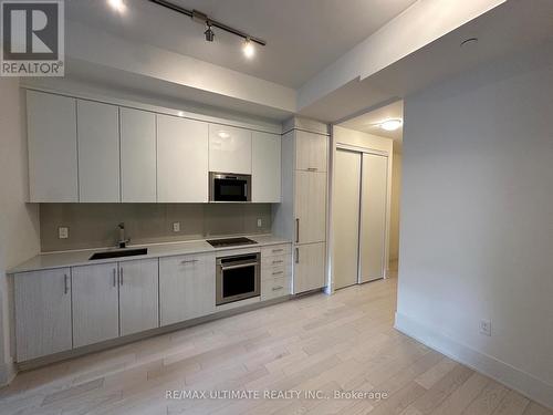 2801 - 330 Richmond Street, Toronto, ON - Indoor Photo Showing Kitchen