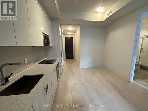 2801 - 330 Richmond Street, Toronto, ON - Indoor Photo Showing Kitchen