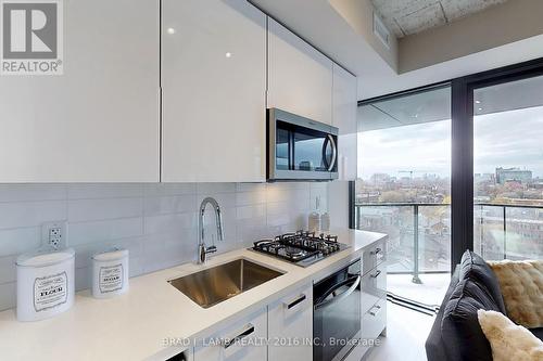 913 - 195 Mccaul Street, Toronto, ON - Indoor Photo Showing Kitchen With Upgraded Kitchen