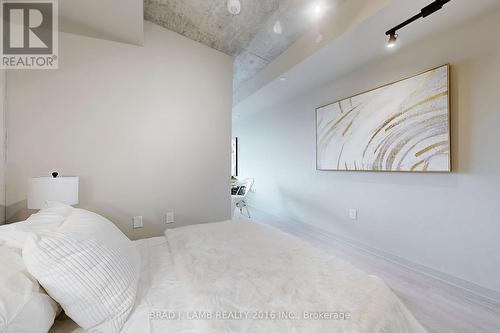 913 - 195 Mccaul Street, Toronto, ON - Indoor Photo Showing Bedroom