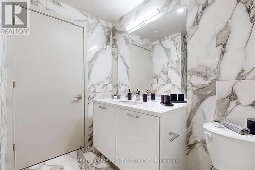 913 - 195 Mccaul Street, Toronto, ON - Indoor Photo Showing Bathroom