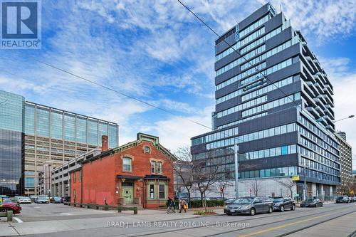 913 - 195 Mccaul Street, Toronto, ON - Outdoor