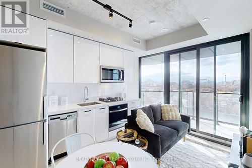 913 - 195 Mccaul Street, Toronto, ON - Indoor Photo Showing Kitchen With Stainless Steel Kitchen With Upgraded Kitchen