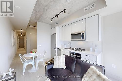 913 - 195 Mccaul Street, Toronto, ON - Indoor Photo Showing Kitchen With Upgraded Kitchen