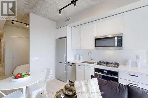 913 - 195 Mccaul Street, Toronto, ON - Indoor Photo Showing Kitchen With Upgraded Kitchen