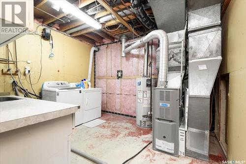 2126 Dewdney Avenue E, Regina, SK - Indoor Photo Showing Laundry Room