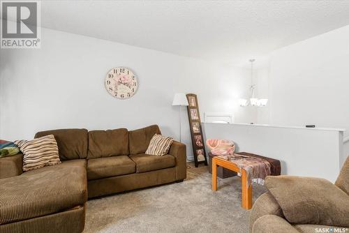 2126 Dewdney Avenue E, Regina, SK - Indoor Photo Showing Living Room