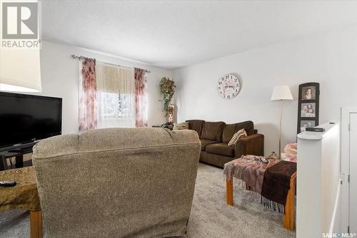 2126 Dewdney Avenue E, Regina, SK - Indoor Photo Showing Living Room